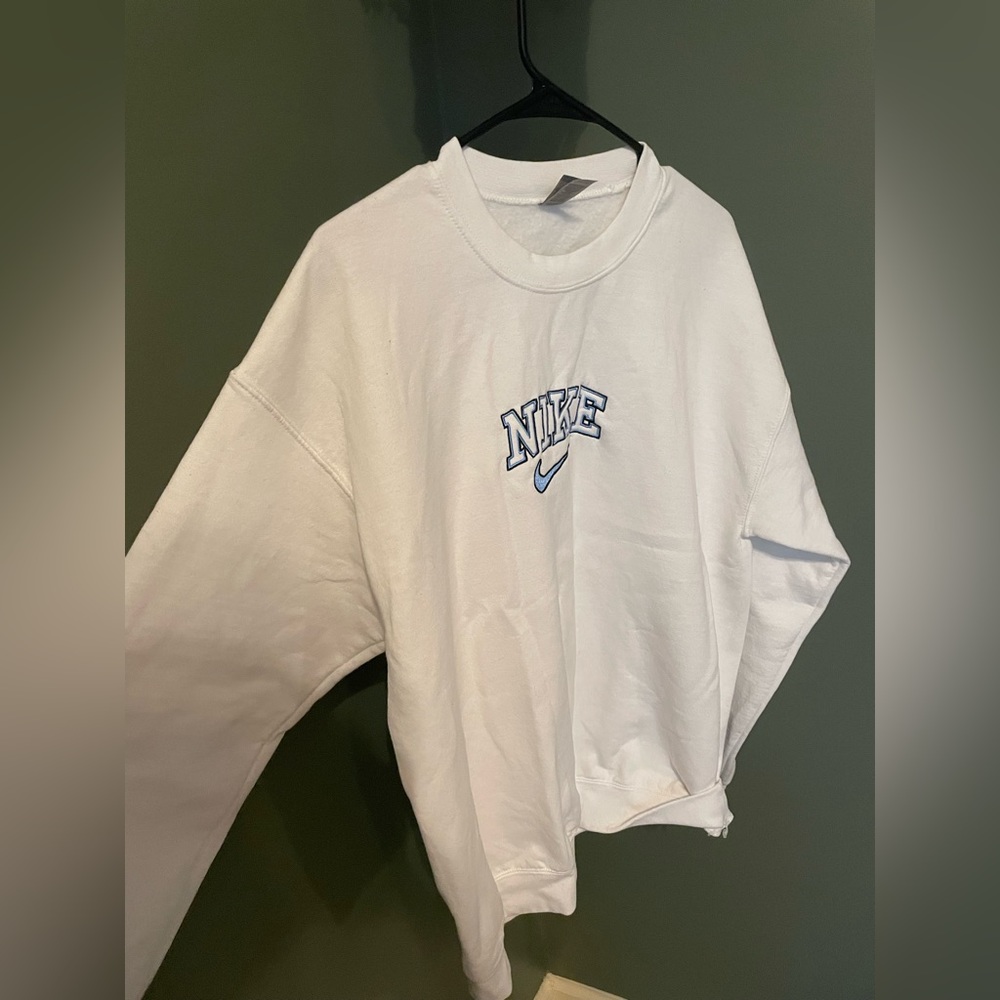 nike embroidered sweatshirt